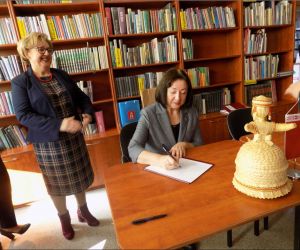 podpisanie umowy między bibliotekami