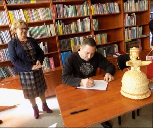 podpisanie umowy między bibliotekami