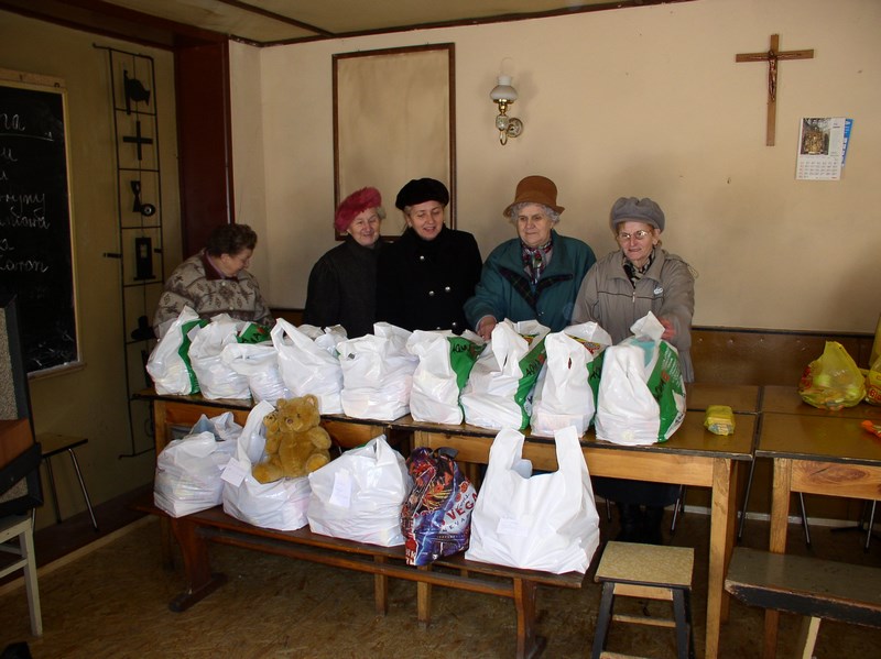 Przygotowywanie paczek przez AK parafii św. Barbary