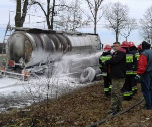 Pożar cysterny na drodze Odolanów - Świeca