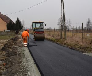 Prace na ul. Łąkowej w Uciechowie