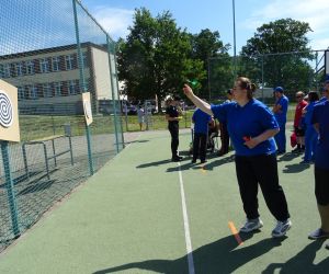 Uczestnicy ŚDS podczas imprezy sportowej w Przygodzicach