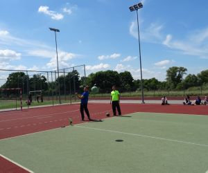 Uczestnicy ŚDS podczas imprezy sportowej w Przygodzicach