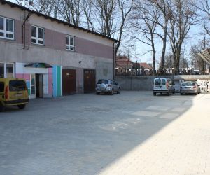 Parking przy Bartosza 14 (3)