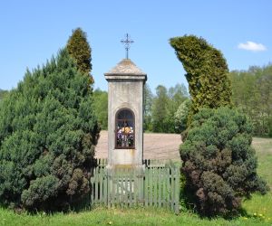 Kapliczka w Sławinie