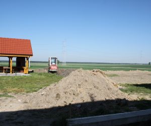 Uporządkowanie terenu wokół sali (1)