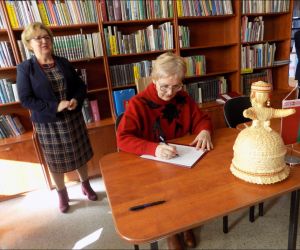 podpisanie umowy między bibliotekami