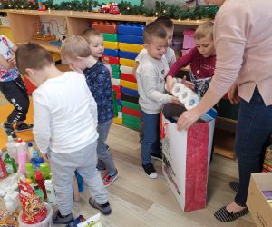 Przedszkolaki w Nabyszycach pomagają