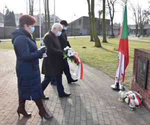 Uroczystośc przy tablicy Jana Kempińskiego "Błyska"