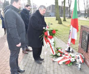 Uroczystośc przy tablicy Jana Kempińskiego "Błyska"