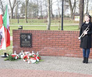 Uroczystośc przy tablicy Jana Kempińskiego "Błyska"