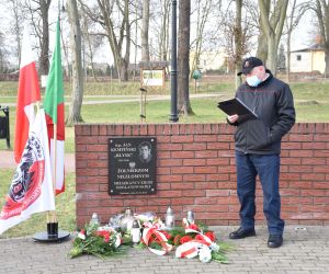 Uroczystośc przy tablicy Jana Kempińskiego "Błyska"