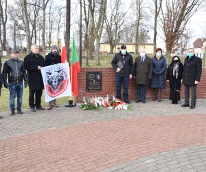 Uroczystośc przy tablicy Jana Kempińskiego "Błyska"