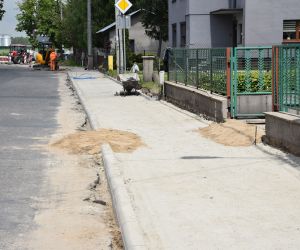 Trwa układanie chodnika przy ul. Raszkowskiej w Odolanowie