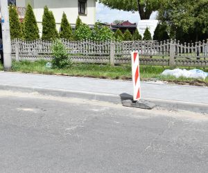 Trwa układanie chodnika przy ul. Raszkowskiej w Odolanowie