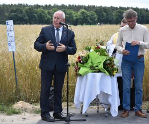 Uroczyste otwarcie nowego chodnika w Gorzycach Małych