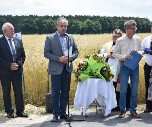 Uroczyste otwarcie nowego chodnika w Gorzycach Małych