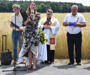 Uroczyste otwarcie nowego chodnika w Gorzycach Małych