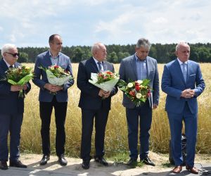 Uroczyste otwarcie nowego chodnika w Gorzycach Małych