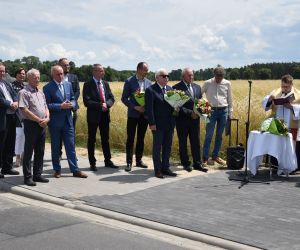 Uroczyste otwarcie nowego chodnika w Gorzycach Małych