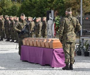 Dnia. 12.10.2021 r. przy cmentarzu parafialnym w Odolanowie odbyła się uroczystość pochówku 8 nieznanych żołnierzy...