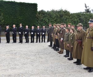 Dnia. 12.10.2021 r. przy cmentarzu parafialnym w Odolanowie odbyła się uroczystość pochówku 8 nieznanych żołnierzy...