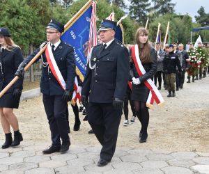 Dnia. 12.10.2021 r. przy cmentarzu parafialnym w Odolanowie odbyła się uroczystość pochówku 8 nieznanych żołnierzy...