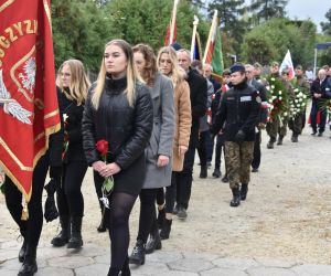 Dnia. 12.10.2021 r. przy cmentarzu parafialnym w Odolanowie odbyła się uroczystość pochówku 8 nieznanych żołnierzy...