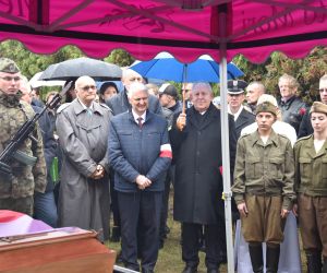 Dnia. 12.10.2021 r. przy cmentarzu parafialnym w Odolanowie odbyła się uroczystość pochówku 8 nieznanych żołnierzy...