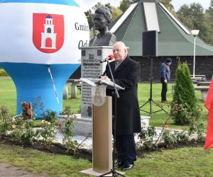 W sobotnie słoneczne przedpołudnie, dnia 16.10.2021 w Parku Natury w Odolanowie odbyło się odsłonięcie kolejnego pomnika...