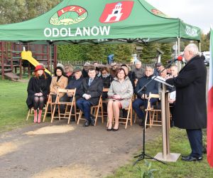 W sobotnie słoneczne przedpołudnie, dnia 16.10.2021 w Parku Natury w Odolanowie odbyło się odsłonięcie kolejnego pomnika...