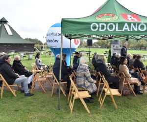 W sobotnie słoneczne przedpołudnie, dnia 16.10.2021 w Parku Natury w Odolanowie odbyło się odsłonięcie kolejnego pomnika...