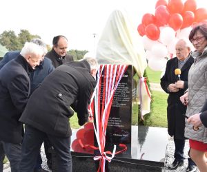 W sobotnie słoneczne przedpołudnie, dnia 16.10.2021 w Parku Natury w Odolanowie odbyło się odsłonięcie kolejnego pomnika...