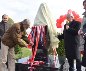 W sobotnie słoneczne przedpołudnie, dnia 16.10.2021 w Parku Natury w Odolanowie odbyło się odsłonięcie kolejnego pomnika...