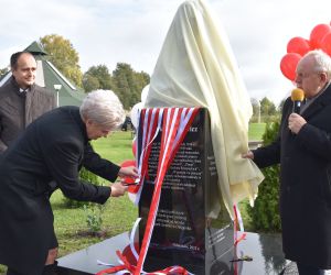 W sobotnie słoneczne przedpołudnie, dnia 16.10.2021 w Parku Natury w Odolanowie odbyło się odsłonięcie kolejnego pomnika...