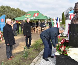 W sobotnie słoneczne przedpołudnie, dnia 16.10.2021 w Parku Natury w Odolanowie odbyło się odsłonięcie kolejnego pomnika...