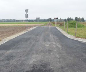 W poniedziałek, dnia 18.10.2021 miał miejsce oficjalny odbiór dróg gminnych ul.Polnej i ul.Leśnej w Bonikowie