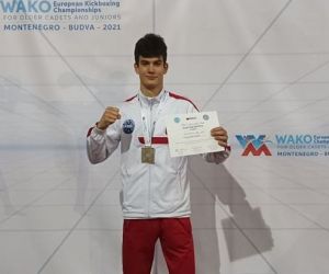 Bartosz Sikora zawodnik SSW CENTER-TEAM ODOLANÓW zdobył srebrny medal Mistrzostw Europy w kickboxingu. Walczył w kategorii...