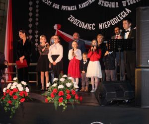 W listopadowy wieczór w sali gimnastycznej Szkoły Podstawowej w Odolanowie odbył się koncert słowno-muzyczny będący częścią...