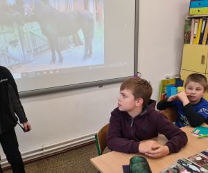 Zosia, Lena i Aleksandra - uczennice klasy III Szkoły Podstawowej im. Ignacego Łukasiewicza w Garkach - poprowadziły...