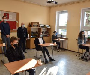 25 listopada 2021 roku w Szkole Podstawowej im. Janusza Korczaka w Hucie odbył się Gminny Konkurs Historyczny "Mój...