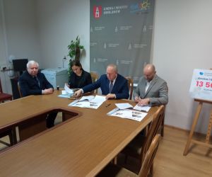 W siedzibie Urzędu Gminy i Miasta Odolanów w ubiegły piątek podpisano umowę na realizację zadania pt. „Wykonanie...