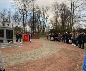 Odolanowscy licealiści postanowili uczcić pamięć Powstańców Wielkopolskich. Udaliśmy się pod pomnik w parku przy ul. Wiosny...