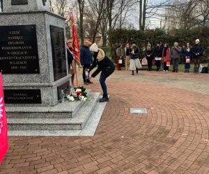 Odolanowscy licealiści postanowili uczcić pamięć Powstańców Wielkopolskich. Udaliśmy się pod pomnik w parku przy ul. Wiosny...