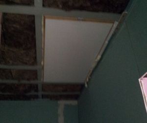 Zakończono prace przy budynku sali gimnastycznej, a w chwili obecnej prowadzone są prace w budynku głównym