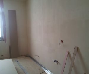 Zakończono prace przy budynku sali gimnastycznej, a w chwili obecnej prowadzone są prace w budynku głównym