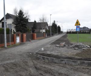 W tym miesiącu rozpoczęły się prace związane z przebudową drogi gminnej ulicy Słonecznej w Tarchałach Wielkich