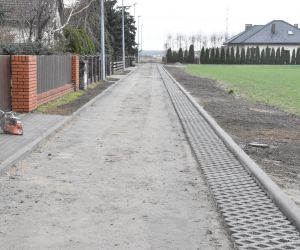 W tym miesiącu rozpoczęły się prace związane z przebudową drogi gminnej ulicy Słonecznej w Tarchałach Wielkich