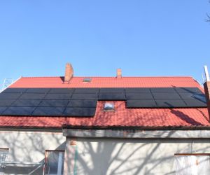 Trwa termomodernizacja budynku szkoły filialnej SP Tarchał Wielkich w Gorzycach Małych, wraz z montażem OZE