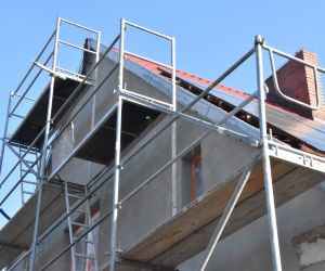 Trwa termomodernizacja budynku szkoły filialnej SP Tarchał Wielkich w Gorzycach Małych, wraz z montażem OZE